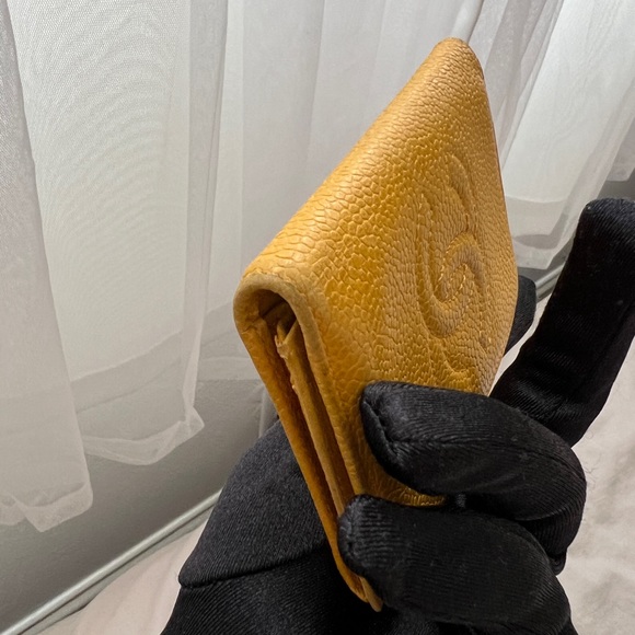 Auth Chanel Yellow Classic Caviar CC Logo Bi-Fold Card Holder - PreLoved - Picture 7 of 10